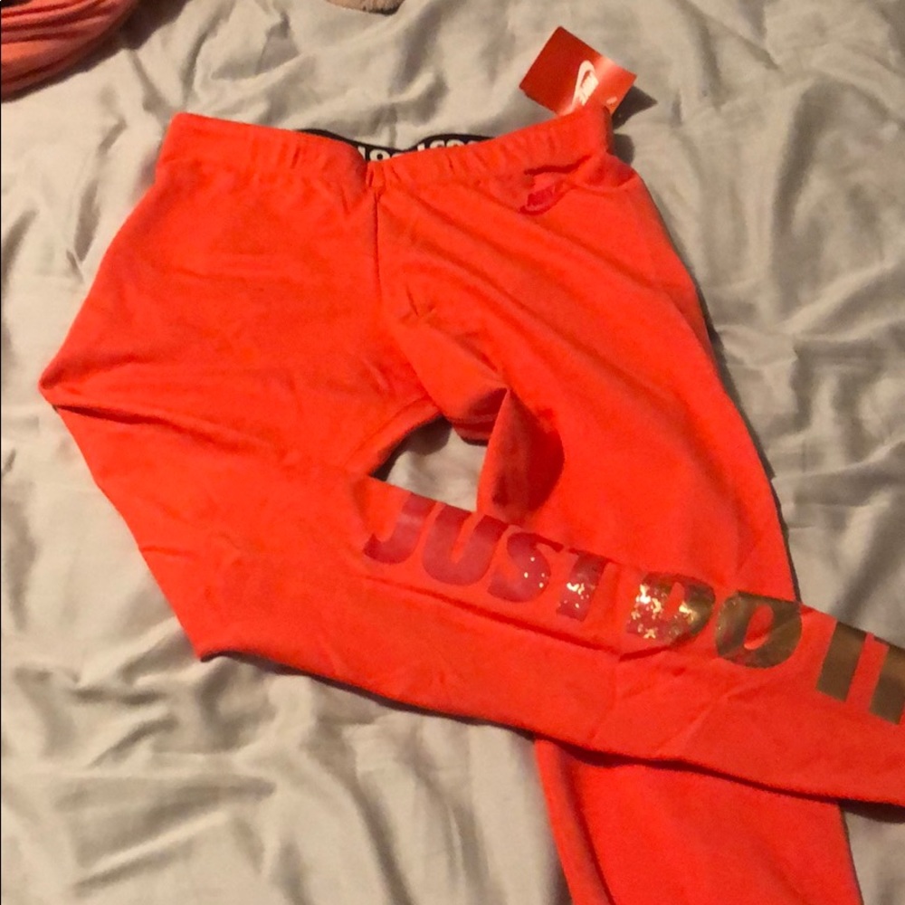 Woman’s brand new with tags leggings